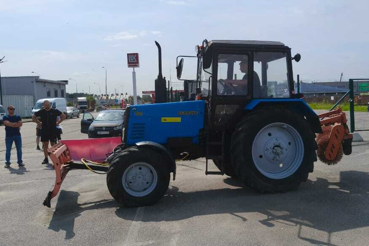 У подписавших контракт с военкоматом есть возможность обучиться на тракториста-машиниста