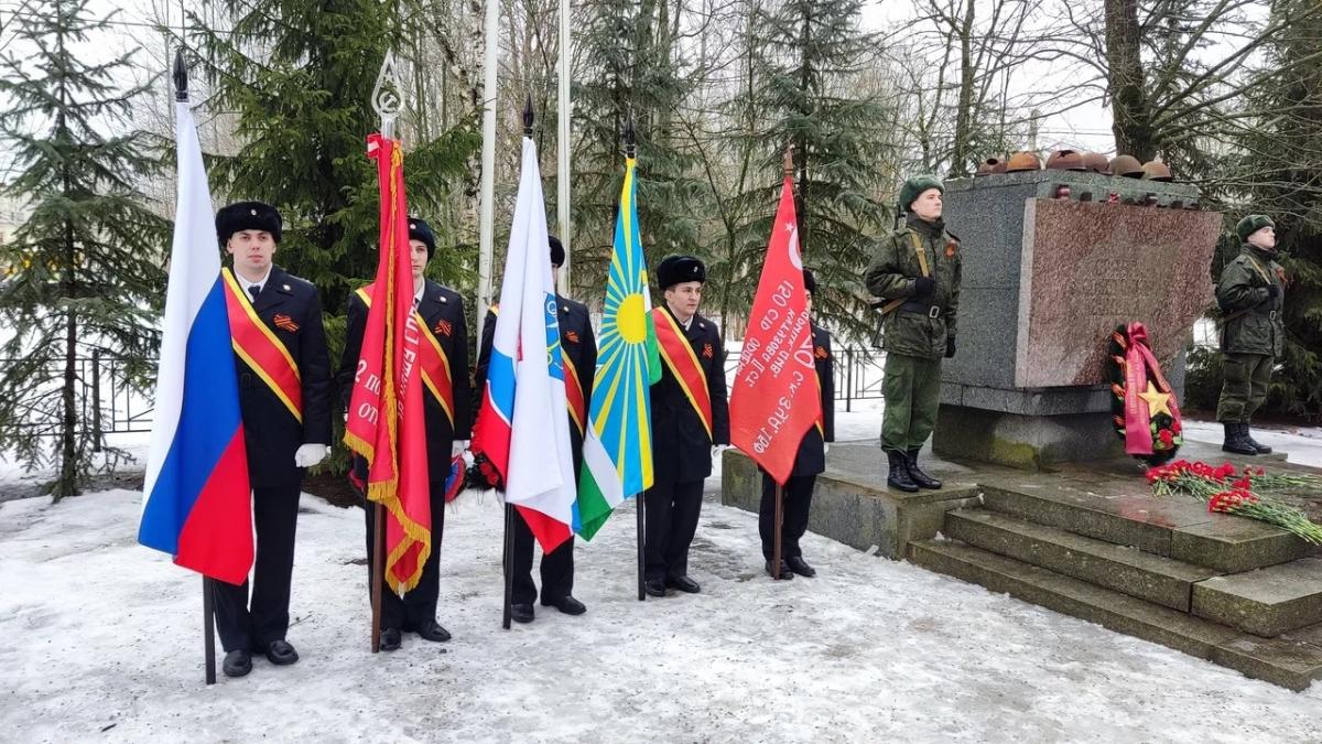 В Выборгском районе встречают «Эстафету Победы»