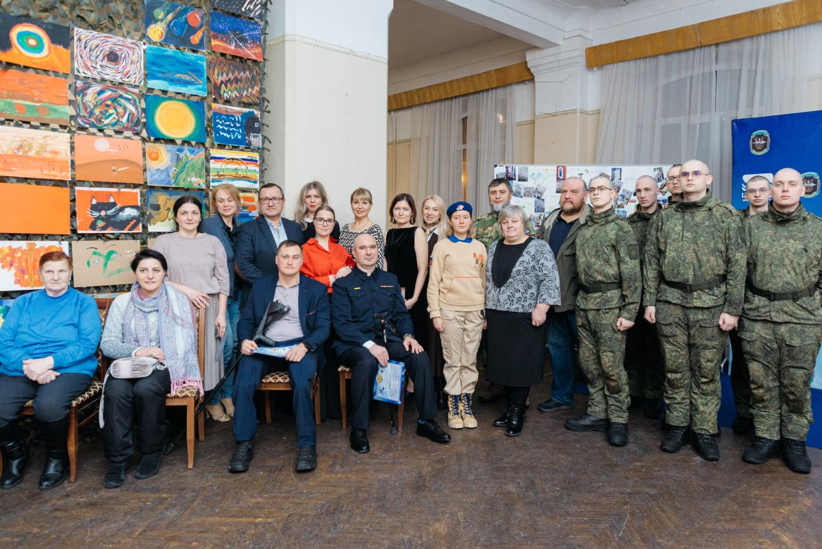 В Центральном офицерском клубе Воздушно-космических сил начала работу выставка «Глазами героев»
