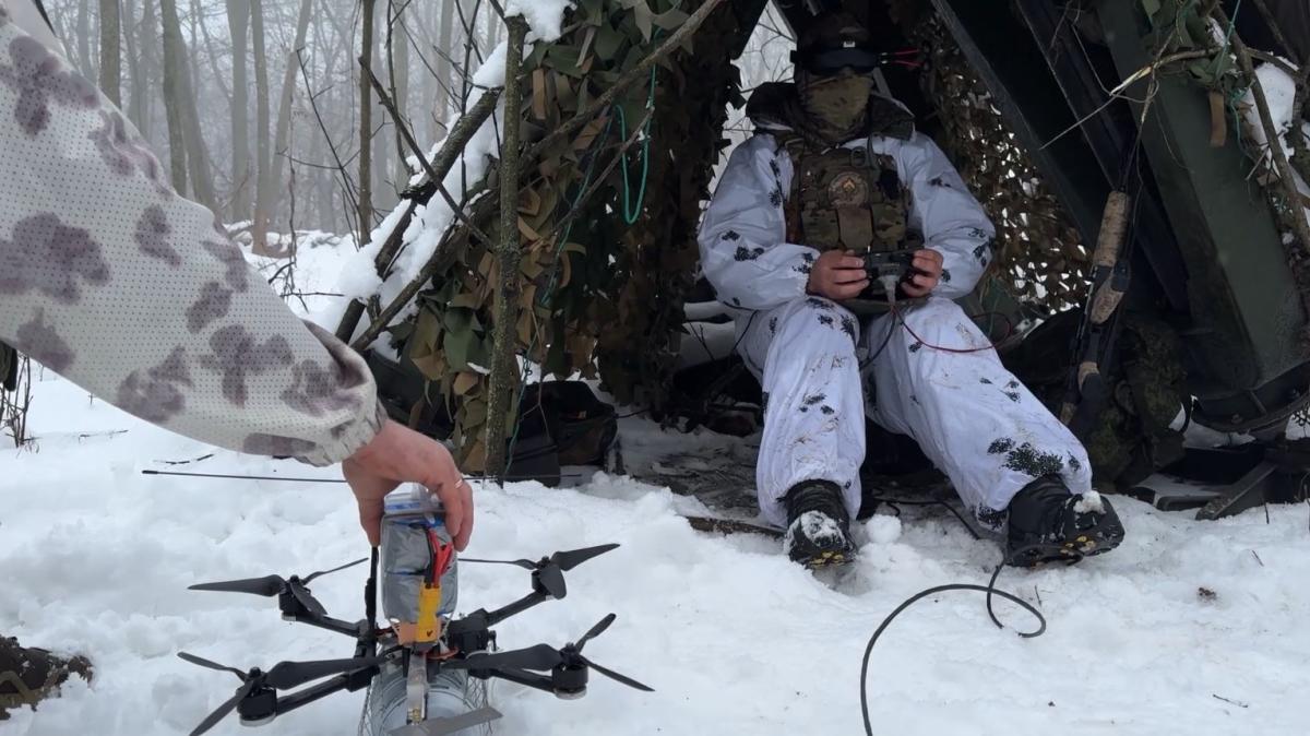  Расчеты FPV-дронов группировки войск «Север» уничтожили боевую технику и живую силу противника в приграничных районах Сумской и Харьковской областей