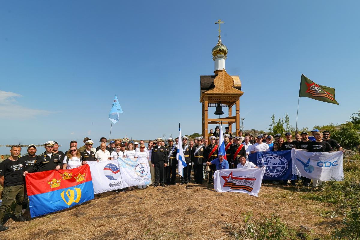 На острове Соммерс прозвучал колокол в память о погибших моряках