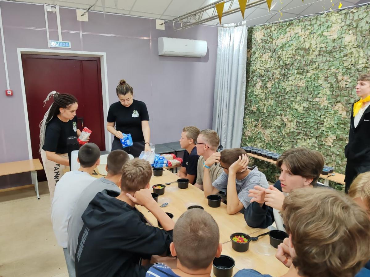 Юные жители Выборгского района - в поддержку участников СВО